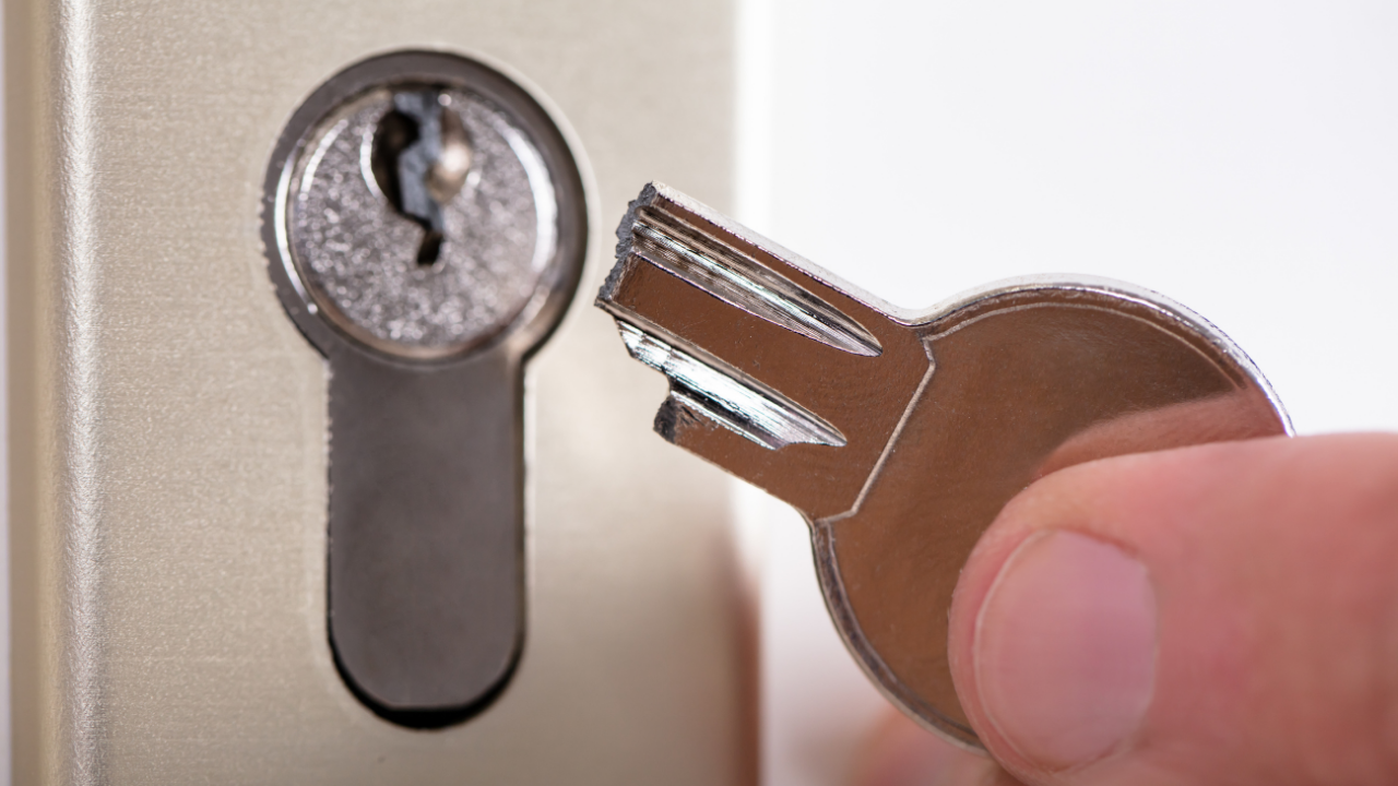 Jak wyciągnąć złamany klucz?